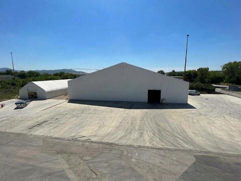 Hala SH1 – čelná strana